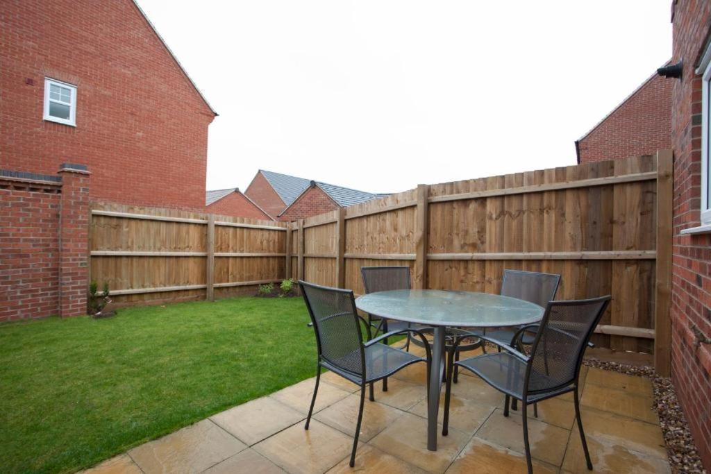Dbs Serviced Apartments - The Mews Castle Donington Dış mekan fotoğraf